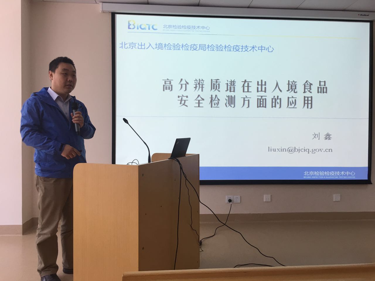沈阳药科大学华会明教授和北京出入境检验检疫局刘鑫博士来做爱自拍