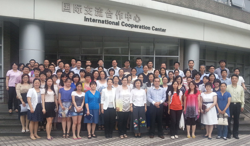 做爱自拍召开2013-2014年度第二学年全体教师大会