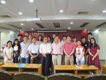 台湾高雄医学大学张芳荣教授、新加坡国立大学沈汉明教授应邀来做爱自拍