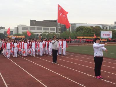 做爱自拍教师代表参加2017年运动嘉年华师生运动会广播操比赛